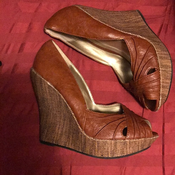 Charlotte Russe Shoes - NEW Charlotte Russe Brown/tan wedges size 7